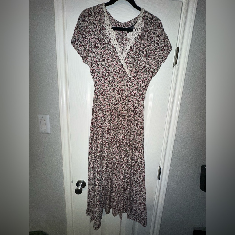 VINTAGE All that Jazz Maxi Floral Dress Lace Trim Button Detail Down Back